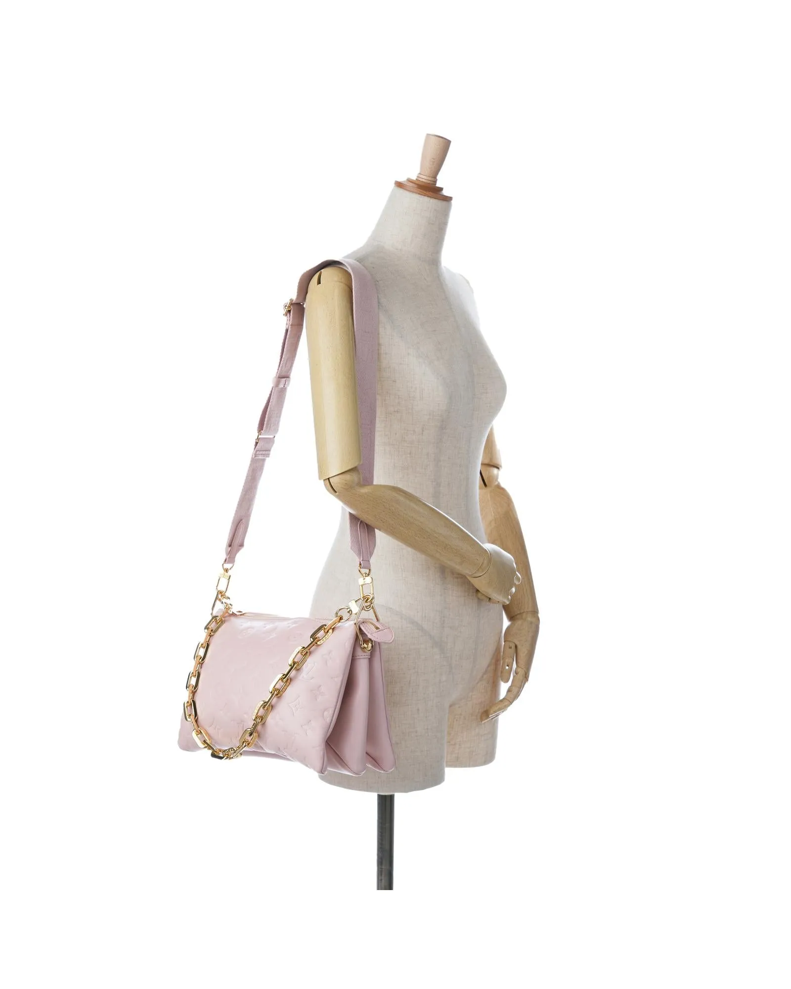 Louis Vuitton Pochette Metis Shoulder Bag in Rose Ballerine